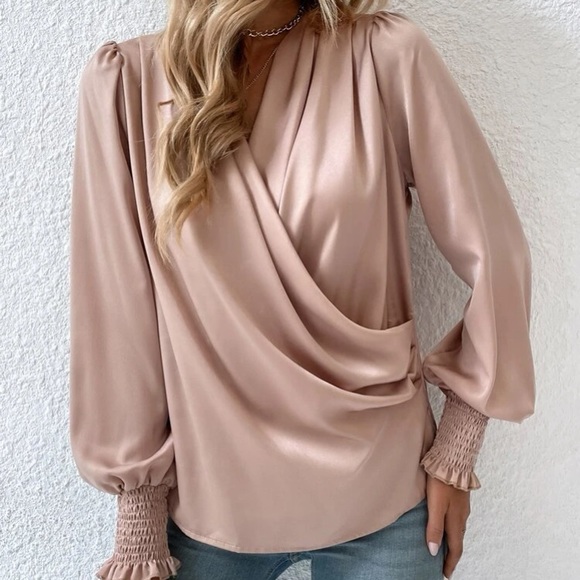 Luxe shirred cuff bishop sleeve blouse - Picture 5 of 6